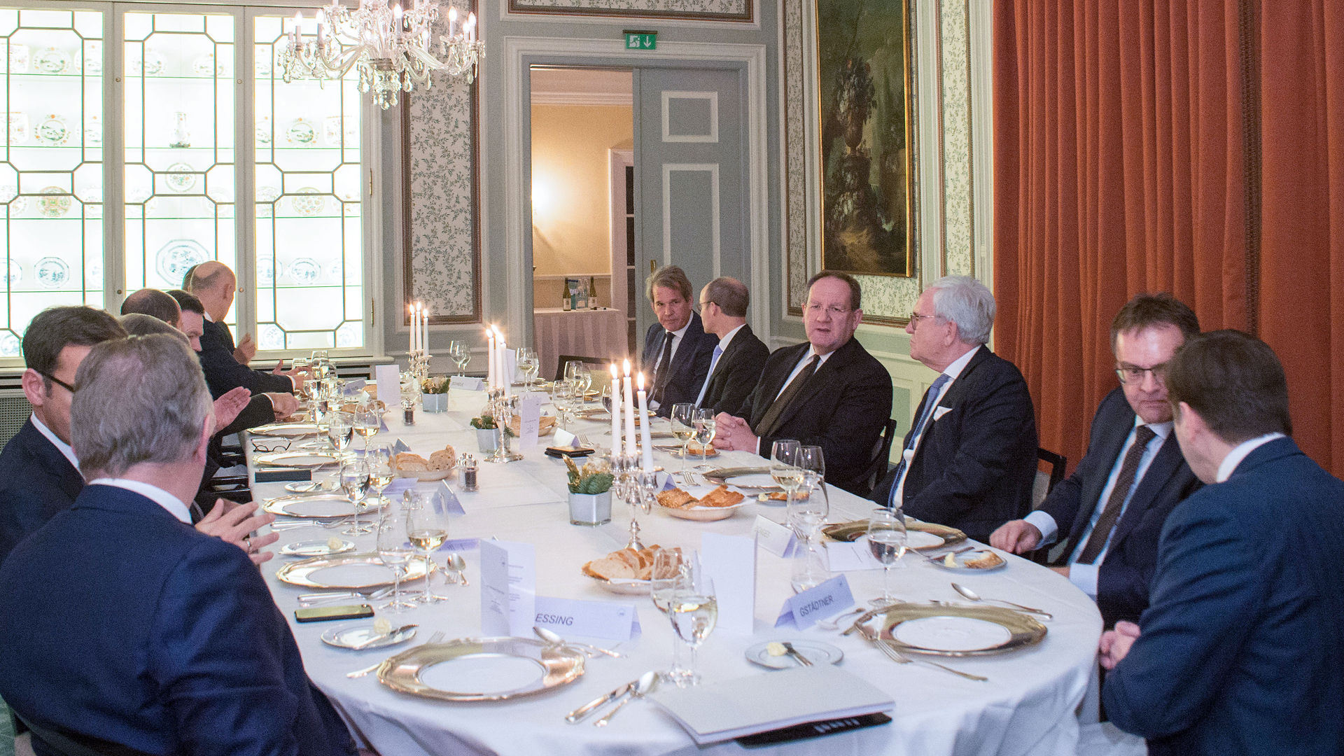 Round Table Hufeld Round Table Hufeld