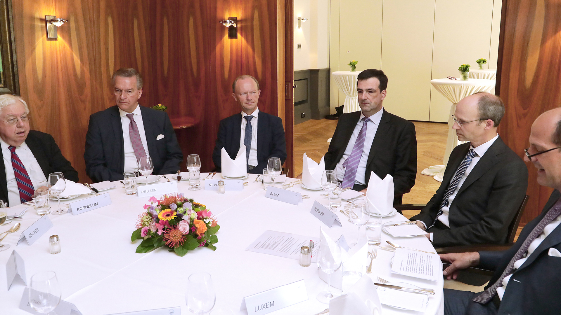 Round Table Kornblum Round Table Kornblum