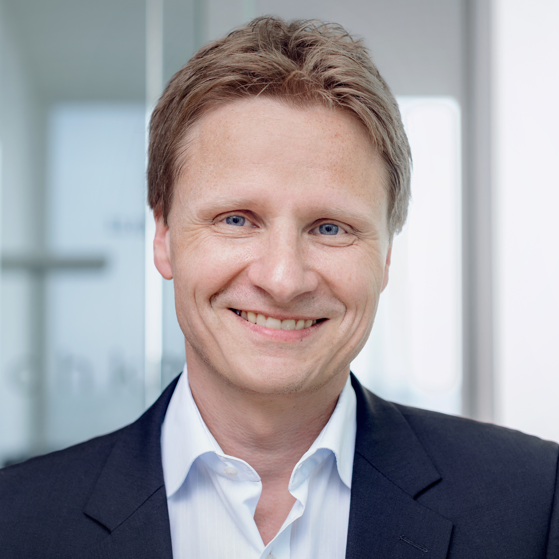 Profilfoto_Davertzhofen_Ferdinand.jpg Ein Mann, der in die Kamera lächelt