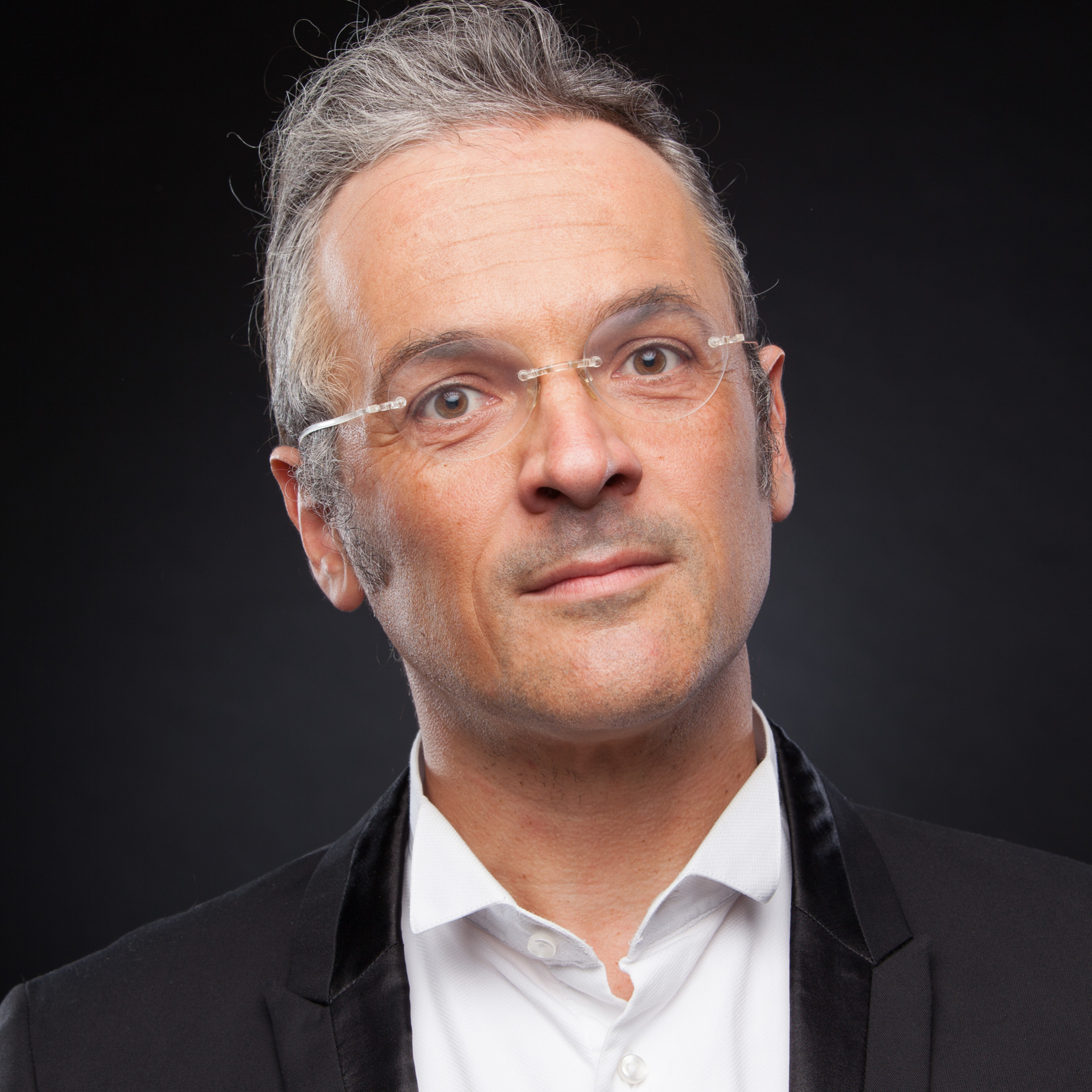 a man in a suit and glasses a man in a suit and glasses