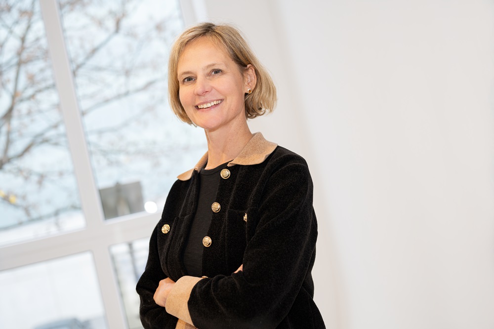 Dr. Cornelia Holthausen Dr. Cornelia Holthausen
