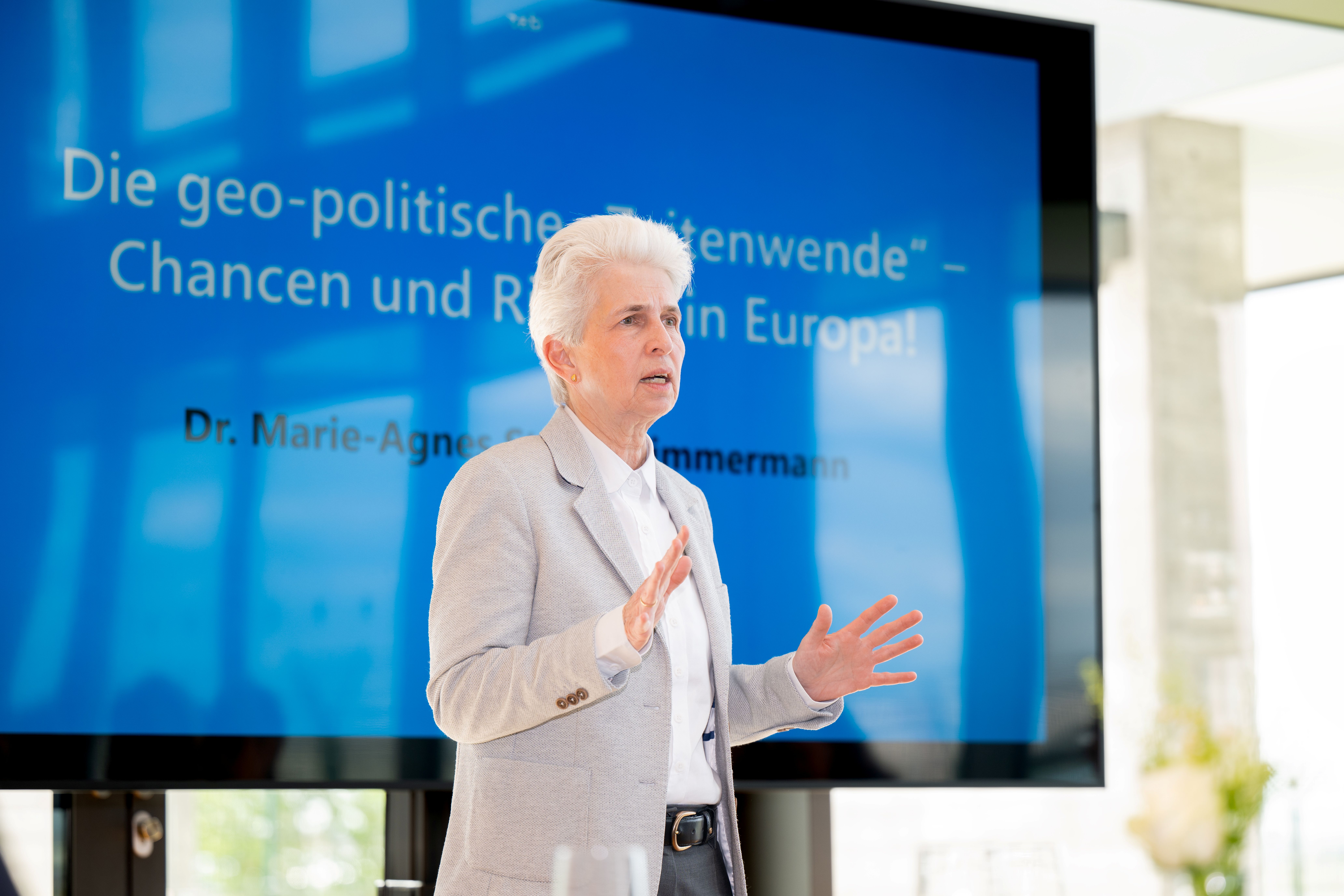 Dr. Marie-Agnes Strack-Zimmermann Dr. Marie-Agnes Strack-Zimmermann