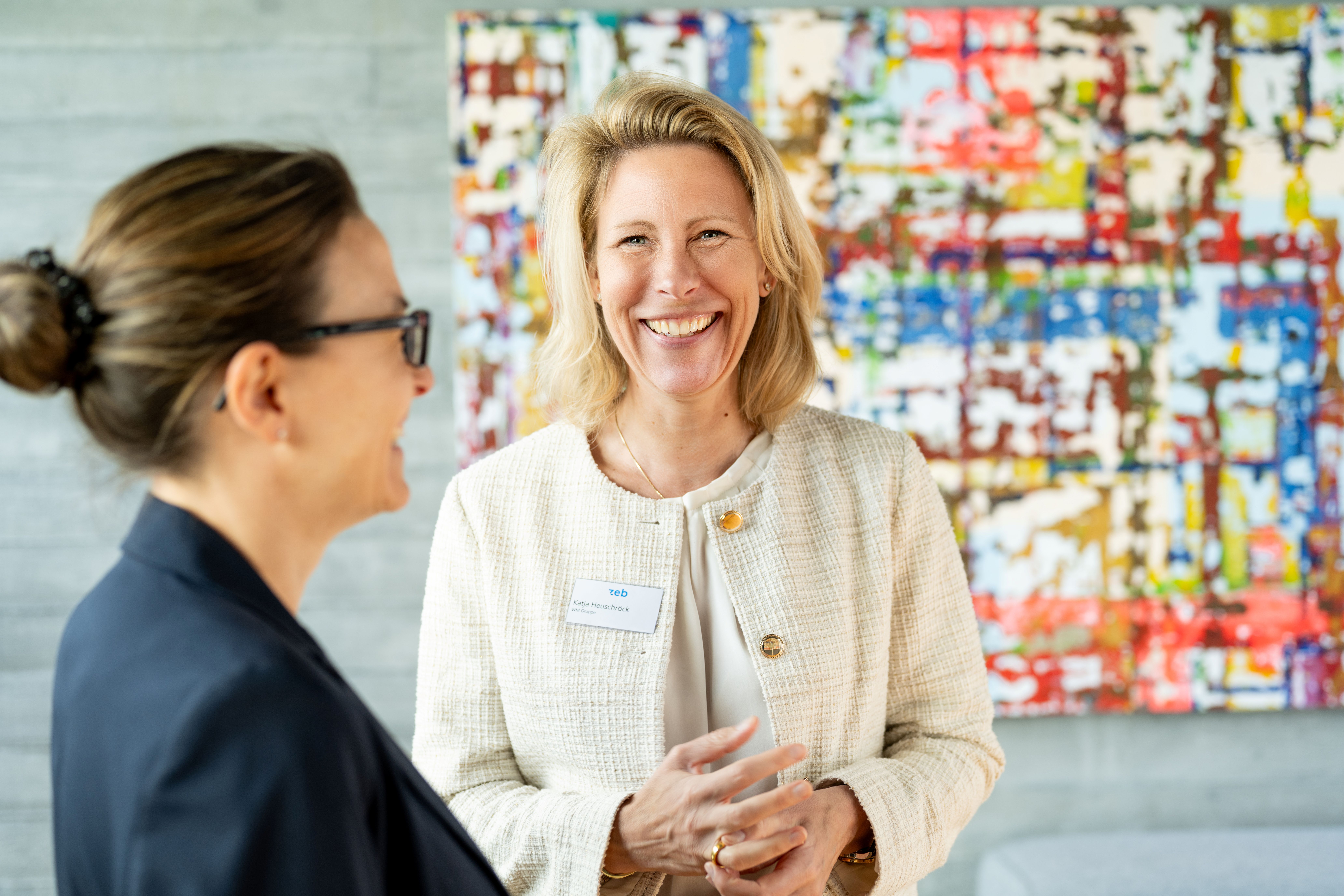 Eine Frau lächelt Eine Frau lächelt