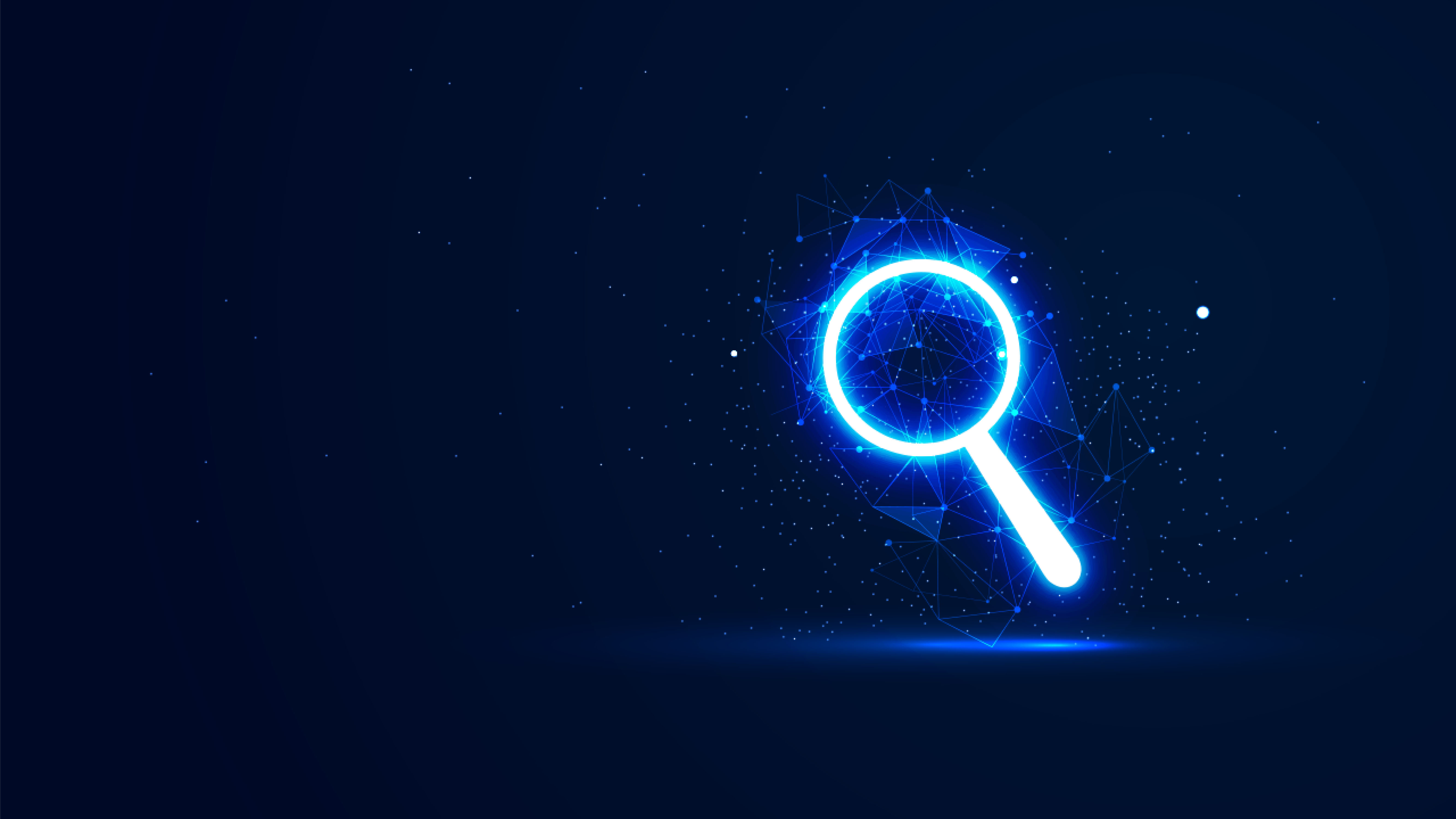 Eine leuchtende Lupe auf dunklem Hintergrund