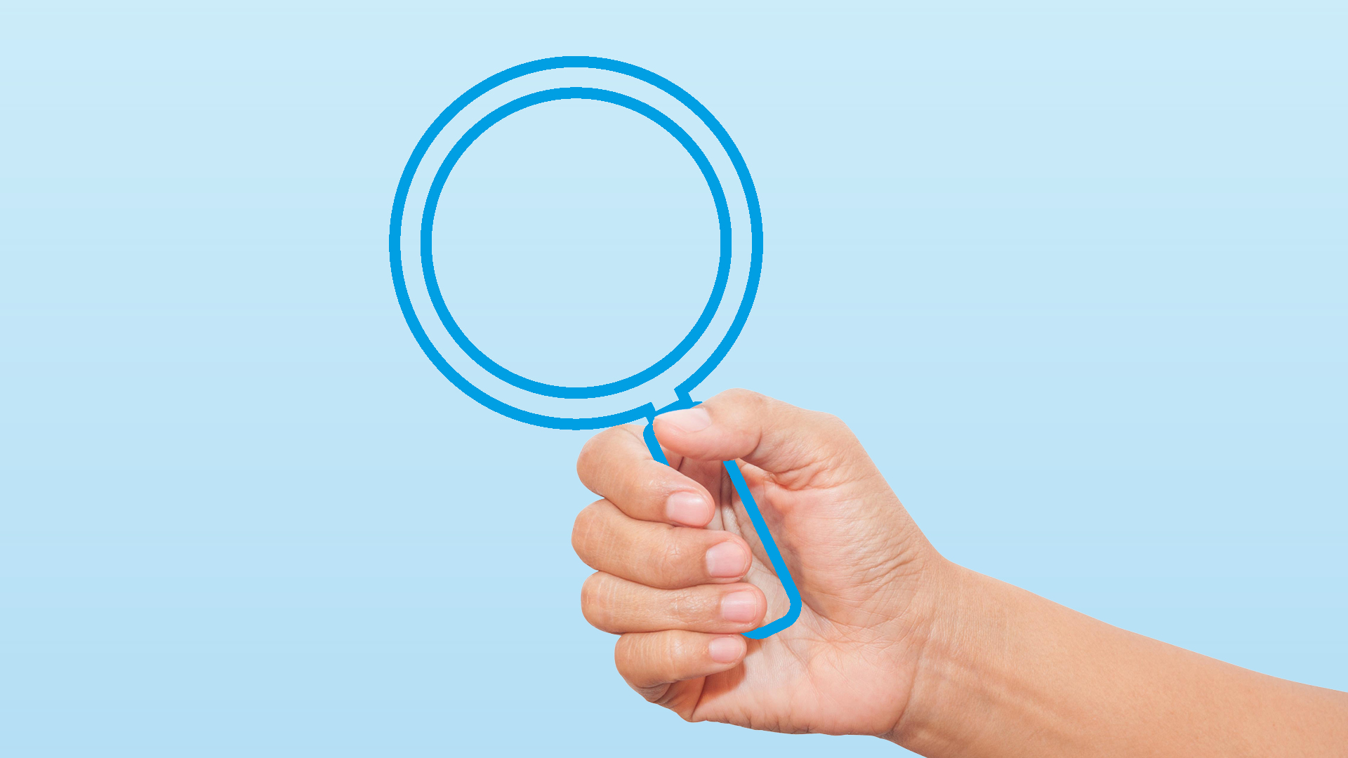 eine Hand, die eine Lupe hält