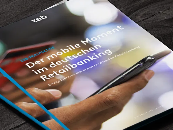 201030_Website_Whitepaper_Mobile_Banking_DE_1920x1080.jpg Nahaufnahme einer Zeitschrift