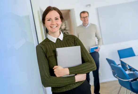 Geno Prozessmanagement Beraterin mit Team.jpg Geno Prozessmanagement Beraterin mit Team.jpg