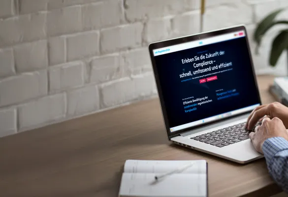 Laptop mit neuer Reghub-Website
