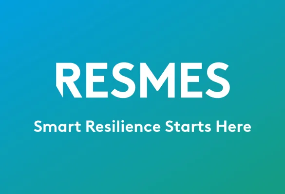 RESMES Headervisual Hintergrund mit einem Verlauf in blau und grün, darauf die Wörter "RESMES" und "Smart Resilience Starts Here"