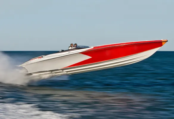 Ein Schnellboot in der Luft