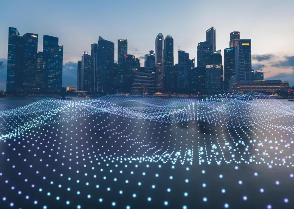 Eine Skyline der Stadt mit Lichtern