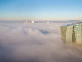 Zukunft der Banken: Trotz positiver Aussichten ist 2024 Vorsicht geboten