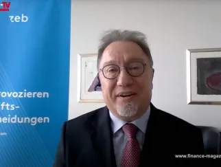 zeb_Gerd Stickling Video FINANCE TV Ein Mann in Anzug und Krawatte