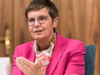 Bilder Round Table 1600x900px 3