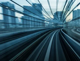 Header_Market_Flash_1920x1080.jpg verschwommene Bahngleise in einem Tunnel