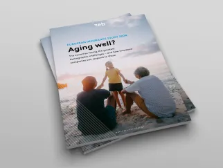 eine Zeitschrift mit einem Kind am Strand eine Zeitschrift mit einem Kind am Strand