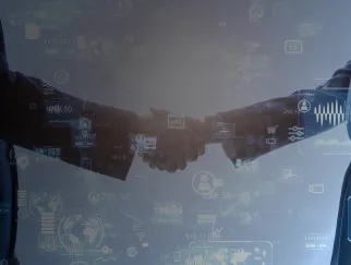 Eine Hände, die vor Ikonen zittern