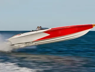 Ein Schnellboot in der Luft