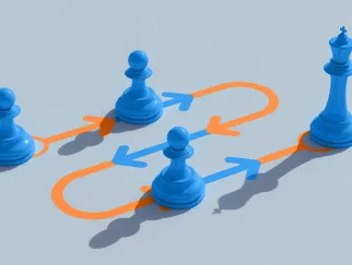 blaue Schachfiguren mit Pfeilen, die aufeinander zeigen