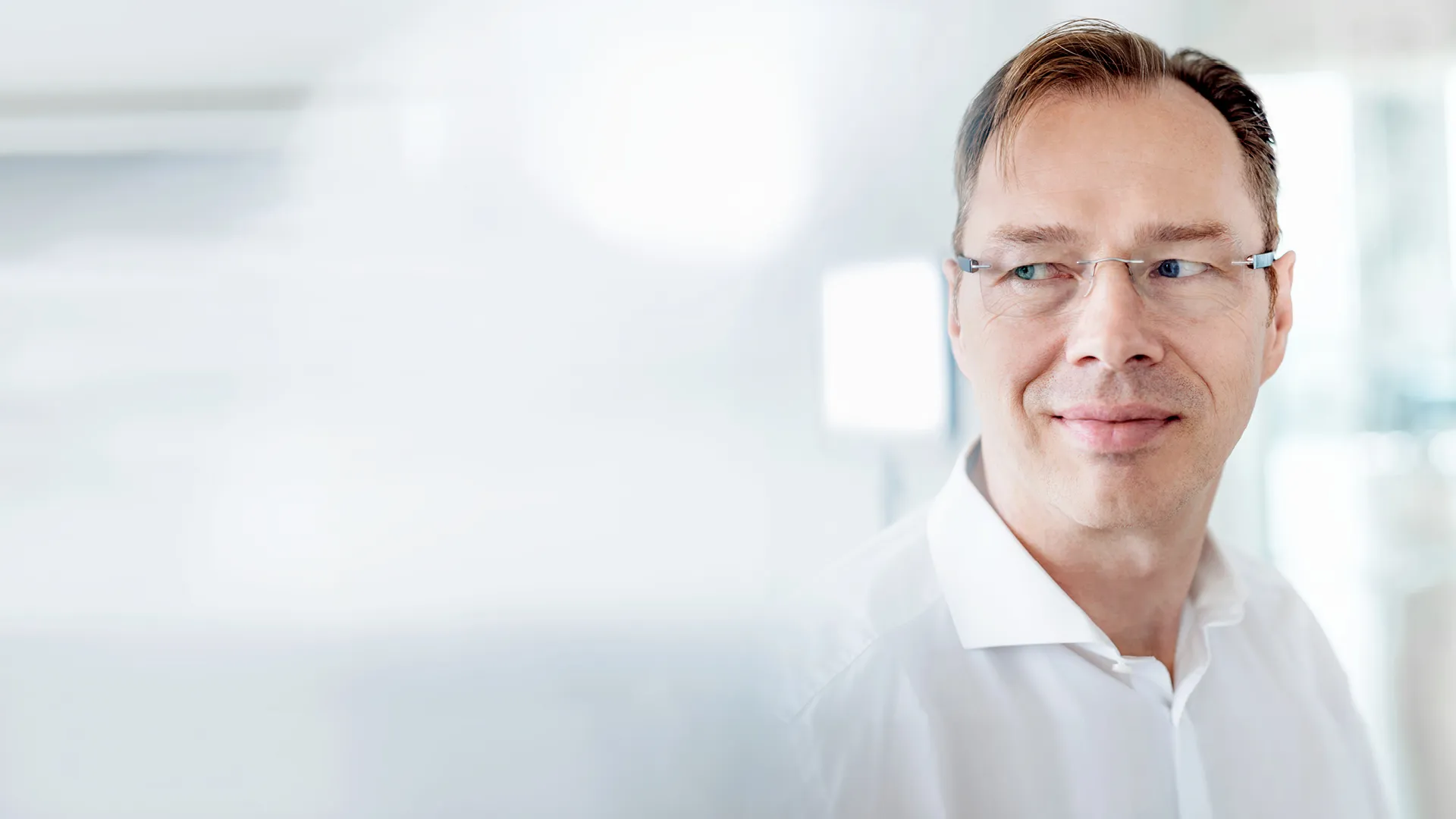 Teaser_Image_Meichenitsch_Erwin ein Mann mit Brille und weißem Hemd