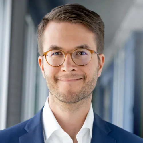 Profilfoto_Schmeing_Julian.jpg Profilfoto_Schmeing_Julian.jpg