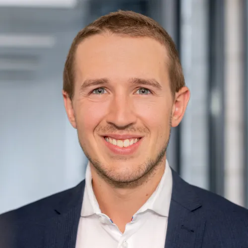 Profilfoto_Krämer_Henrik.jpg Profilfoto_Krämer_Henrik.jpg