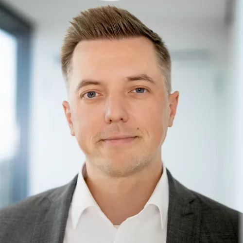 Profilfoto_Albrecht_Johannes.jpg a man in a suit