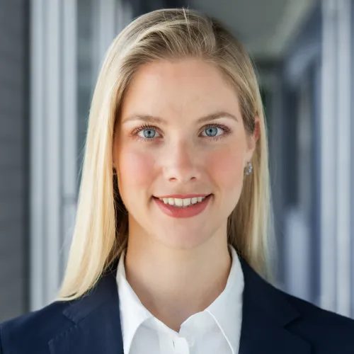 Dr. Anna-Lena Hashagen Dr. Anna-Lena Hashagen
